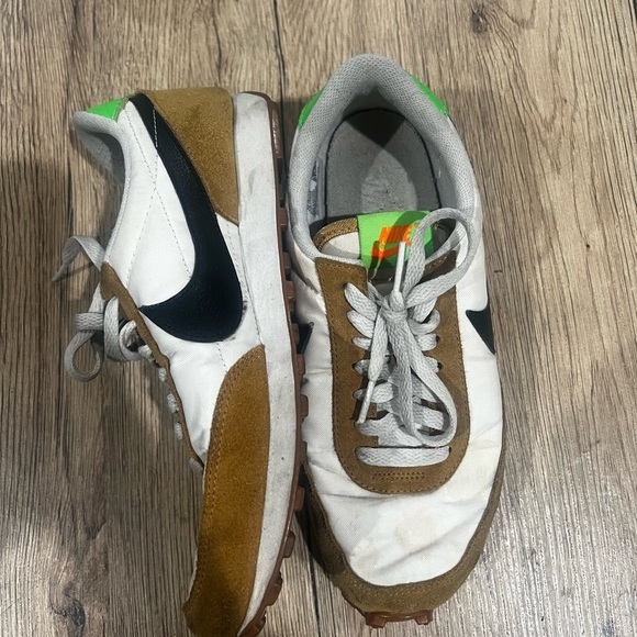 Nike White and Brown Sneakers with Retro Design - Picture 3 of 6